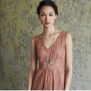 Elegant Lace Sleeveless Dress